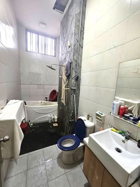 Rumah Berkembar untuk Dijual di Taman Sutera Utama (Skudai) - Karl Lim - Bathroom - PropertyGuru.com.my