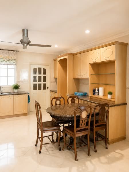 Kondominium untuk Dijual di Gurney Beach Resort - Jorden Tan - PropertyGuru.com.my