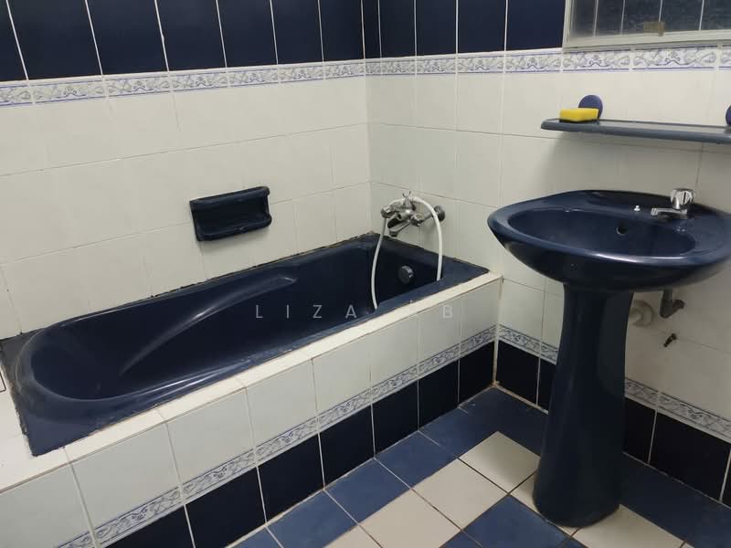Kondominium untuk Dijual di Vista Komanwel B - Liza AB - Bathroom - PropertyGuru.com.my