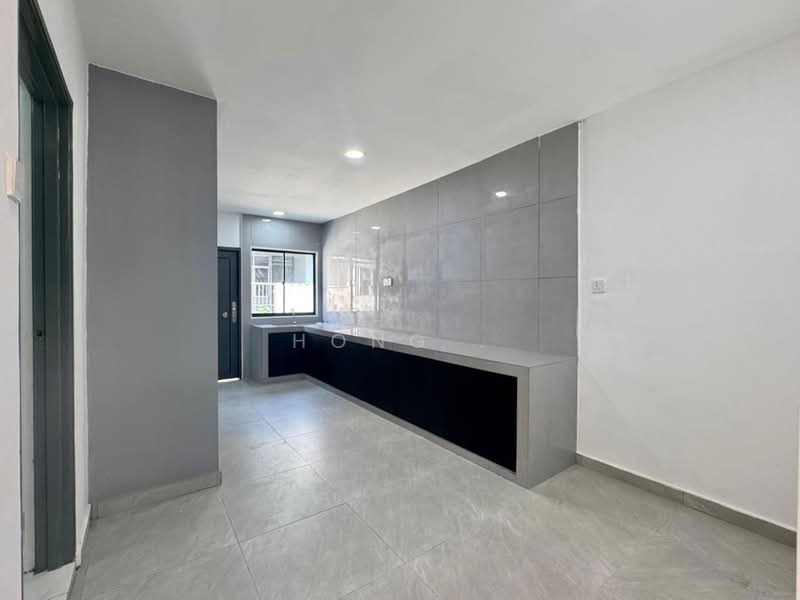 Rumah Teres 2 Tingkat untuk Dijual di Taman Plentong Baru (Masai) - Hong . - Kitchen - PropertyGuru.com.my