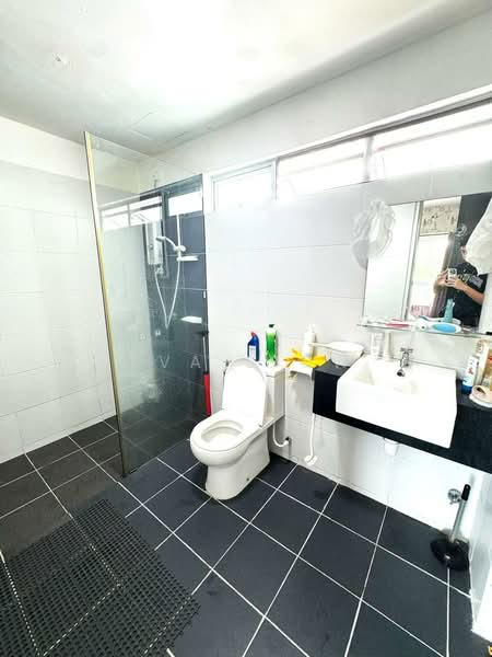 Pangsapuri untuk Dijual di Idaman Residence - Eva Siow - Bathroom - PropertyGuru.com.my
