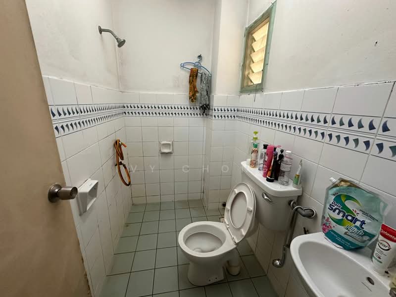 Rumah Teres 2 Tingkat untuk Dijual di Bandar Kinrara (Selangor) - Ivy Chong - Bathroom - PropertyGuru.com.my