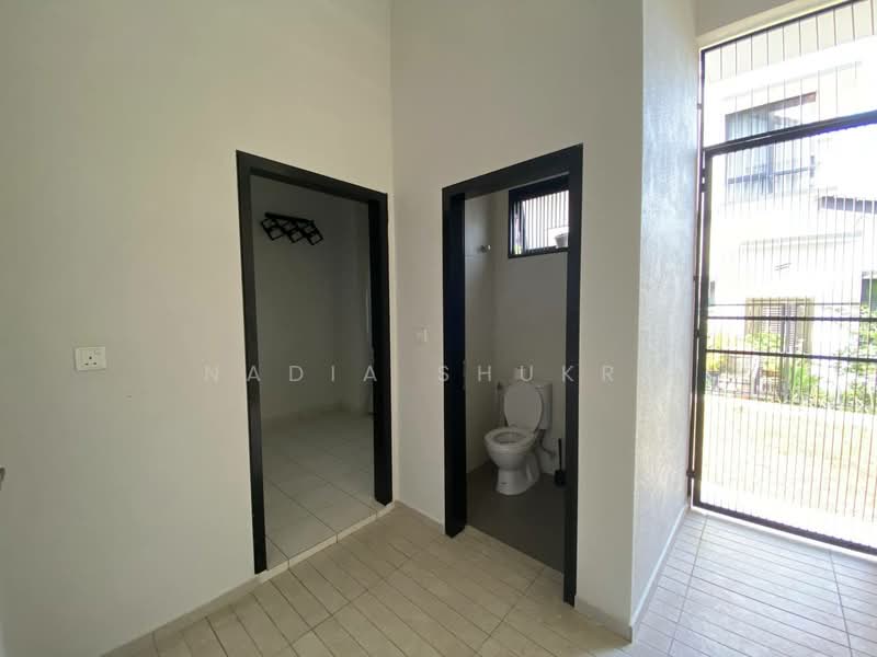 Semi-Detached House for Rent in Bukit Bandaraya (Shah Alam) - Nadia Shukri - Bathroom - PropertyGuru.com.my