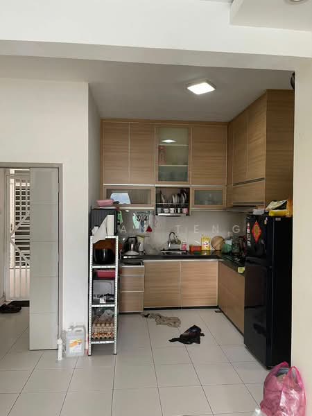 Kondominium untuk Dijual di The Golden Triangle Condominium - Bryan Teng - Kitchen - PropertyGuru.com.my