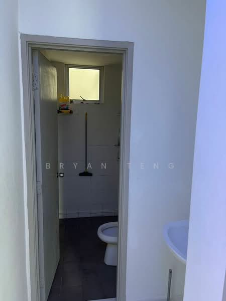 Kondominium untuk Dijual di The Golden Triangle Condominium - Bryan Teng - Bathroom - PropertyGuru.com.my