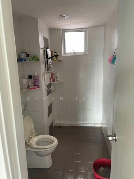 Kondominium untuk Dijual di The Golden Triangle Condominium - Bryan Teng - Bathroom - PropertyGuru.com.my