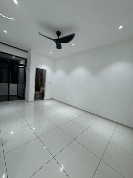 Rumah Teres 2 Tingkat untuk Disewa di Taman Desa Tebrau (Tebrau) - KT Tan - Living Room - PropertyGuru.com.my