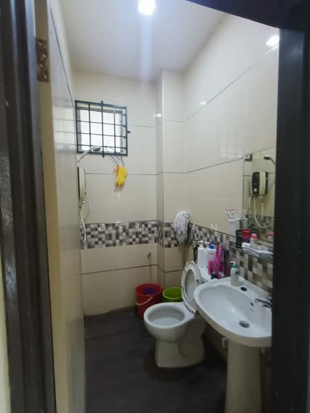 1-storey Terraced House for Sale in Perling (Johor) - Iden Tan - Bathroom - PropertyGuru.com.my