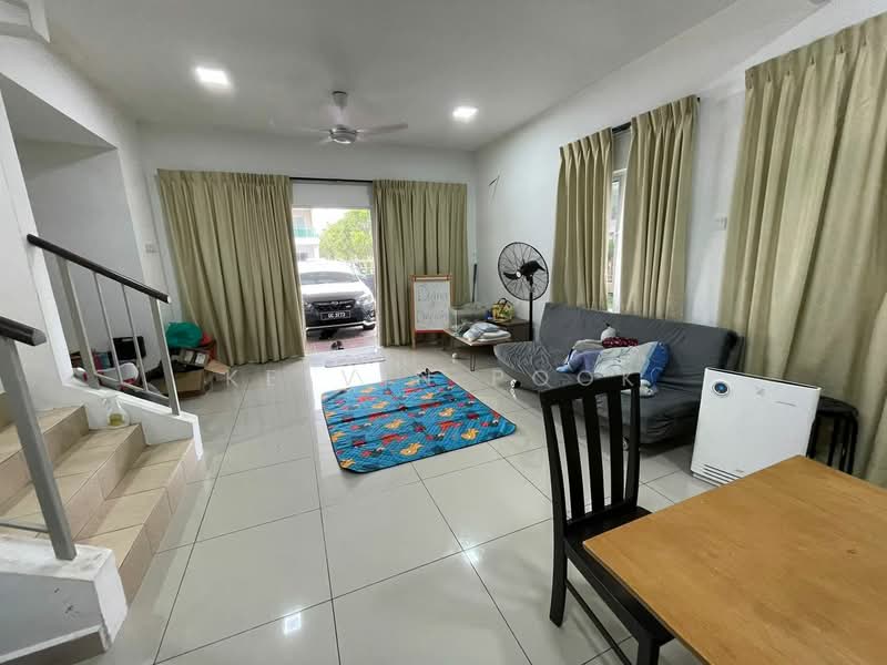 Rumah Berkembar untuk Dijual di Dengkil (Selangor) - Kelvin Pook - Living Room - PropertyGuru.com.my
