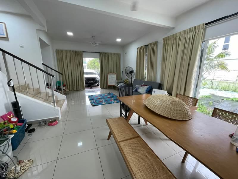 Rumah Berkembar untuk Dijual di Dengkil (Selangor) - Kelvin Pook - Living Room - PropertyGuru.com.my