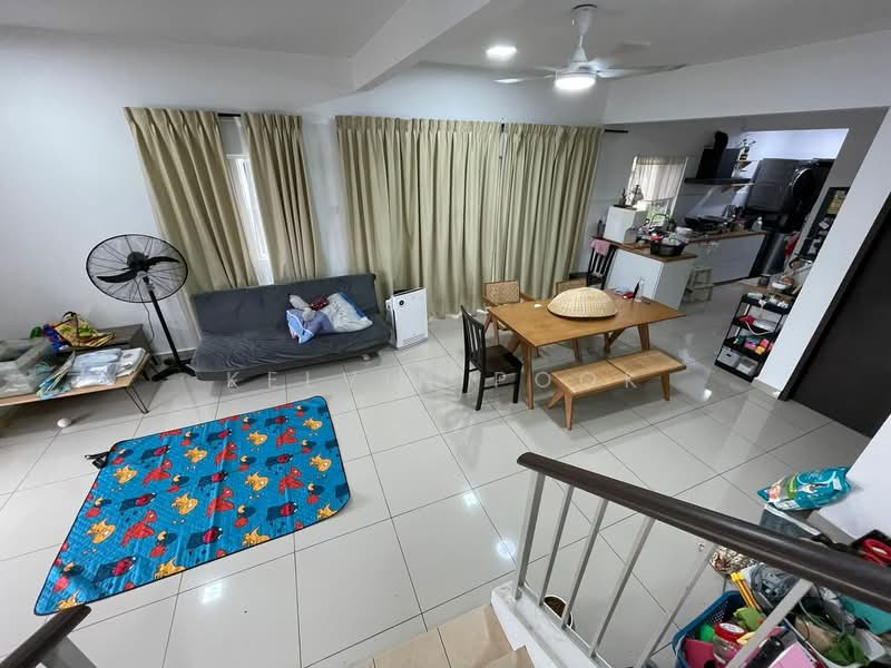 Rumah Berkembar untuk Dijual di Dengkil (Selangor) - Kelvin Pook - Living Room - PropertyGuru.com.my