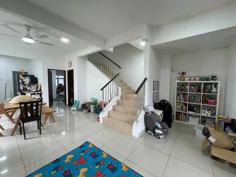 Rumah Berkembar untuk Dijual di Dengkil (Selangor) - Kelvin Pook - Living Room - PropertyGuru.com.my