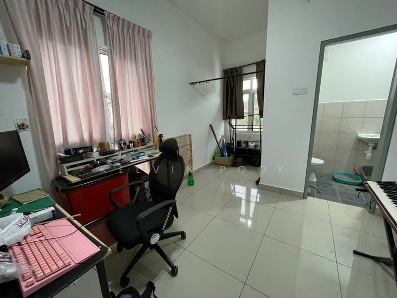 Rumah Berkembar untuk Dijual di Dengkil (Selangor) - Kelvin Pook - Study - PropertyGuru.com.my