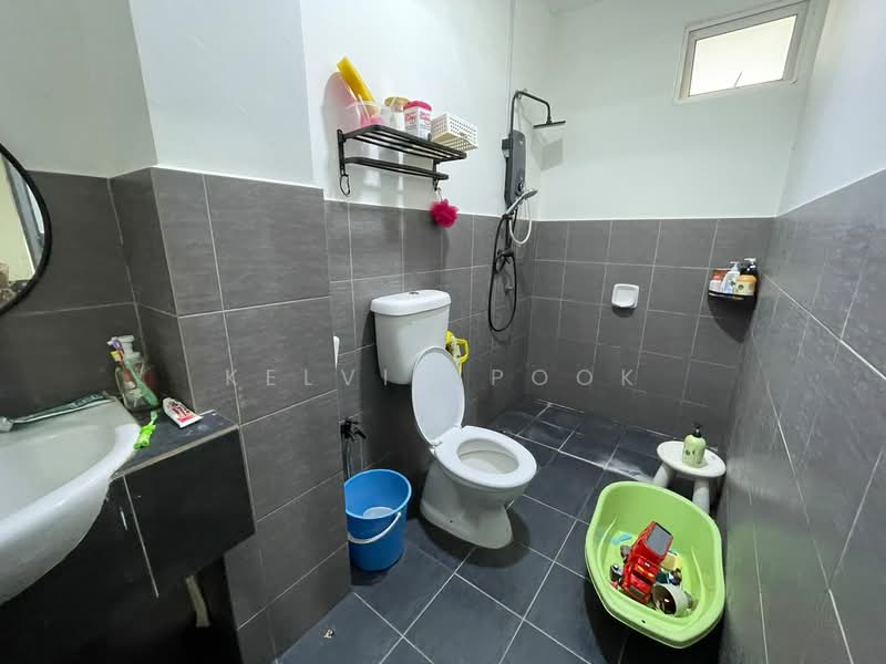 Rumah Berkembar untuk Dijual di Dengkil (Selangor) - Kelvin Pook - Bathroom - PropertyGuru.com.my