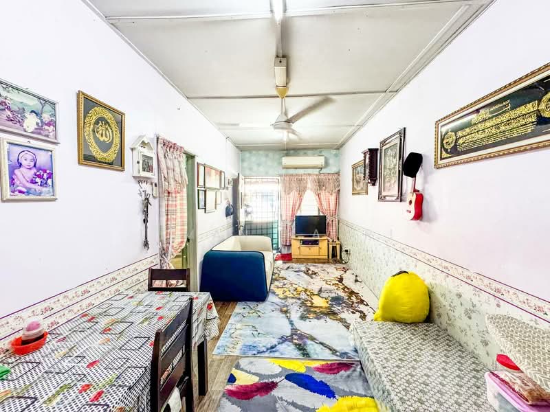 Rumah Teres 1 Tingkat untuk Dijual di Taman Cheras Perdana (Cheras) - Ilman Nahri - Living Room - PropertyGuru.com.my