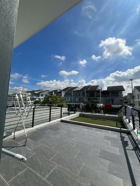Rumah Teres 3 Tingkat untuk Disewa di Shah Alam (Selangor) - Asman Samsudin - Balcony - PropertyGuru.com.my