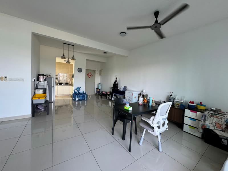 Kondominium untuk Dijual di Skyvilla @ D'Island - Kelvin Pook - Living Room - PropertyGuru.com.my