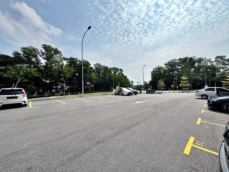 Shop / Office for Rent in Bandar Bukit Mahkota (Bangi) - Herman Sazwan Nor Rahim - Car Park - PropertyGuru.com.my