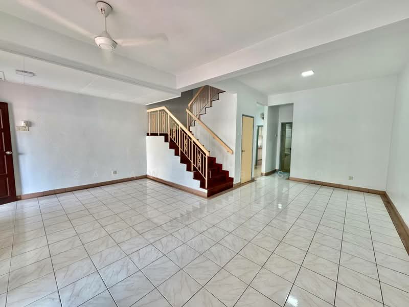 Rumah Teres 2 Tingkat untuk Dijual di Kota Kemuning (Shah Alam) - Salawati Busro - Living Room - PropertyGuru.com.my