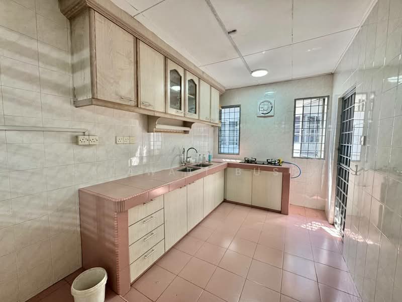 Rumah Teres 2 Tingkat untuk Dijual di Kota Kemuning (Shah Alam) - Salawati Busro - Kitchen - PropertyGuru.com.my