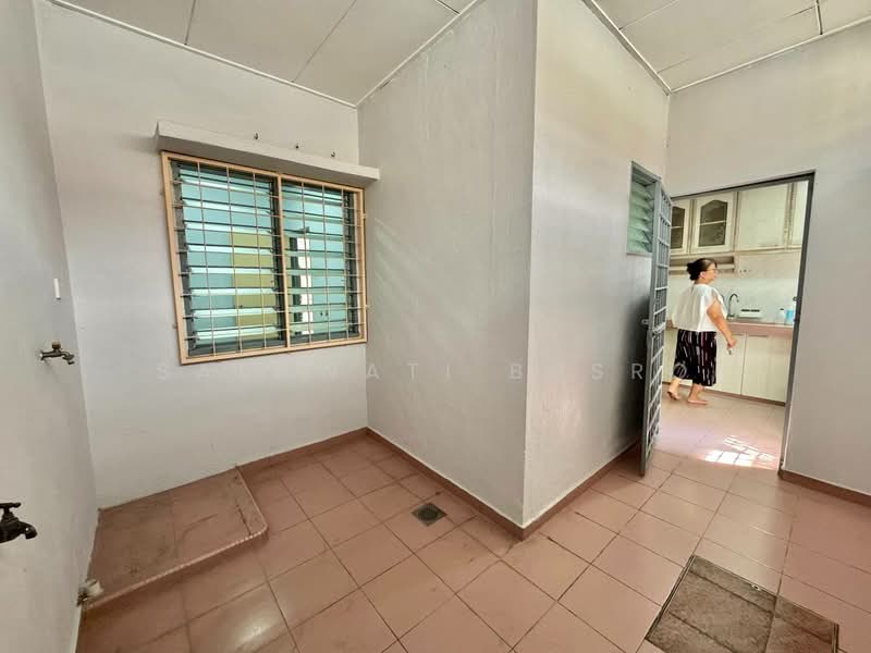 Rumah Teres 2 Tingkat untuk Dijual di Kota Kemuning (Shah Alam) - Salawati Busro - Kitchen - PropertyGuru.com.my