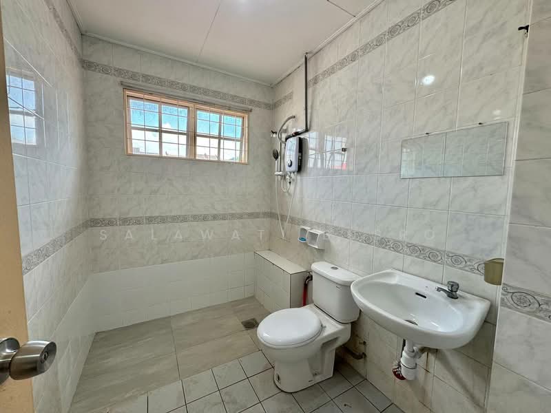 Rumah Teres 2 Tingkat untuk Dijual di Kota Kemuning (Shah Alam) - Salawati Busro - Bathroom - PropertyGuru.com.my