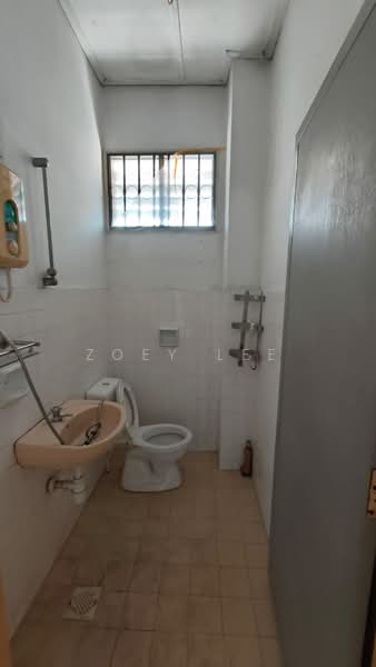 Rumah Teres 2 Tingkat untuk Dijual di Taman Molek (Johor Bahru) - Zoey Lee - Bathroom - PropertyGuru.com.my