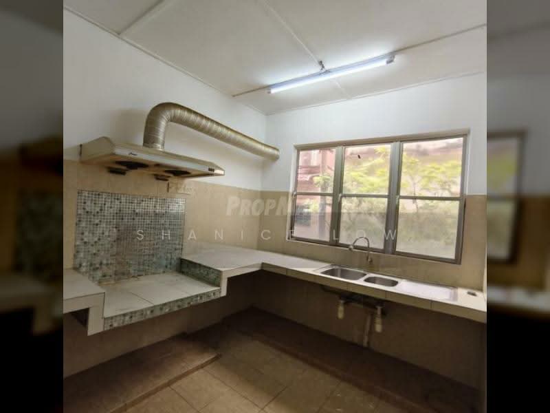 2.5-storey Terraced House for Sale in BANDAR PUCHONG JAYA (Puchong) - Shanice Low - Kitchen - PropertyGuru.com.my