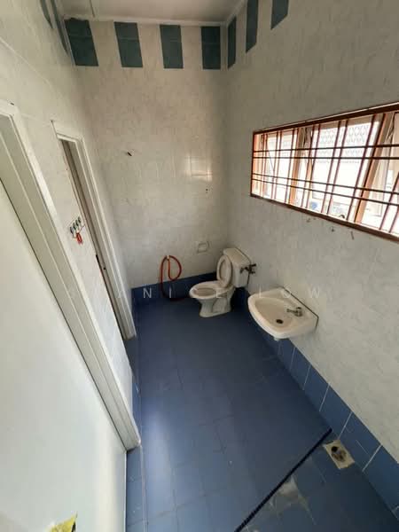 2.5-storey Terraced House for Sale in BANDAR PUCHONG JAYA (Puchong) - Shanice Low - Bathroom - PropertyGuru.com.my