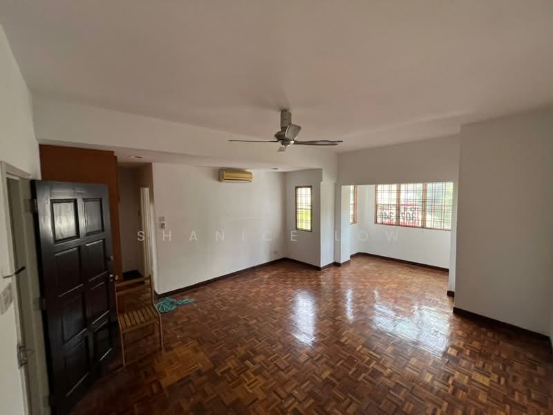 2.5-storey Terraced House for Sale in BANDAR PUCHONG JAYA (Puchong) - Shanice Low - Living Room - PropertyGuru.com.my