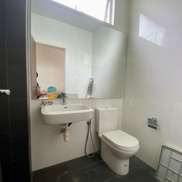 Rumah Berkembar untuk Dijual di Senibong (Permas Jaya) - Annie Tee - PropertyGuru.com.my