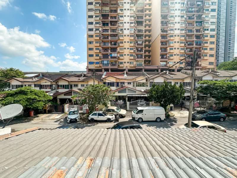 Rumah Teres 2 Tingkat untuk Dijual di Taman Kelana Idaman (Ara Damansara) - Amzar Faiz - PropertyGuru.com.my