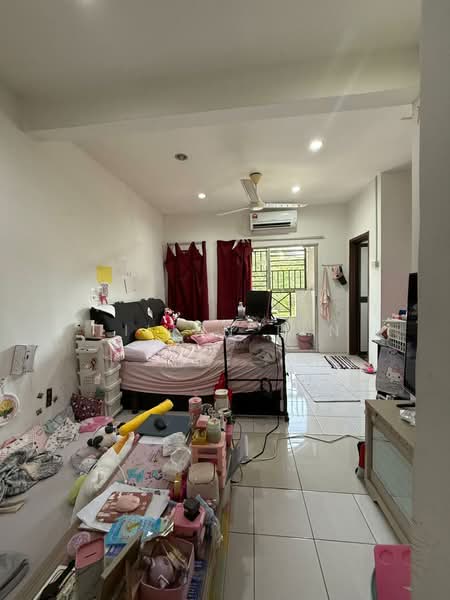2-storey Terraced House for Sale in Taman Lestari Putra (Seri Kembangan) - Lilian Tan - Bedroom - PropertyGuru.com.my