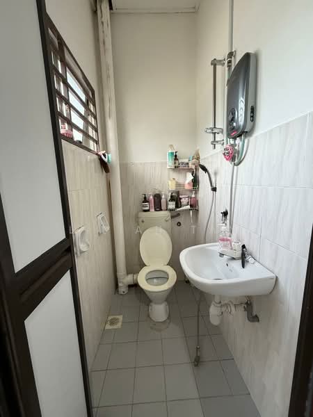 2-storey Terraced House for Sale in Taman Lestari Putra (Seri Kembangan) - Lilian Tan - Bathroom - PropertyGuru.com.my