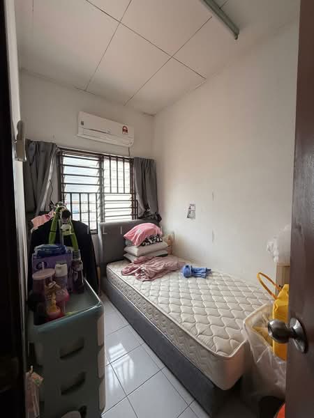 2-storey Terraced House for Sale in Taman Lestari Putra (Seri Kembangan) - Lilian Tan - Bedroom - PropertyGuru.com.my