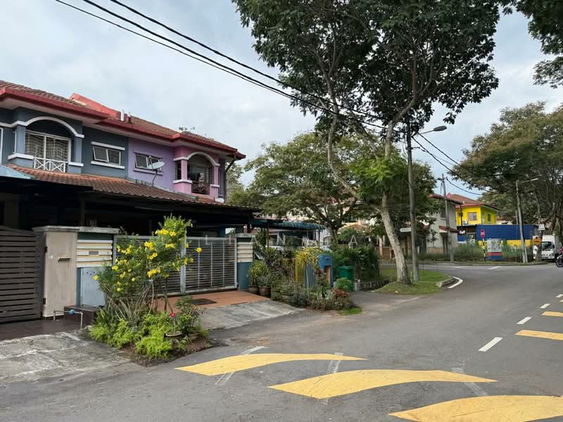 2-storey Terraced House for Sale in Taman Lestari Putra (Seri Kembangan) - Lilian Tan - Exterior - PropertyGuru.com.my
