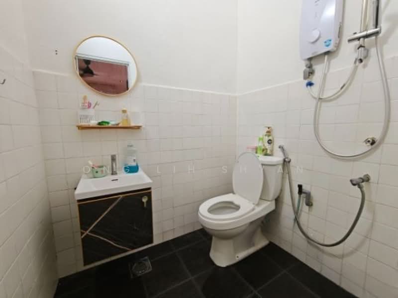 1-storey Terraced House for Sale in Taman Universiti (Skudai) - Ong Lih Shyan - Bathroom - PropertyGuru.com.my
