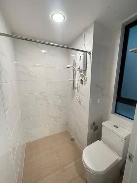 Service Residence for Sale at Country Garden Central Park - Lucas Lee - Bathroom - PropertyGuru.com.my