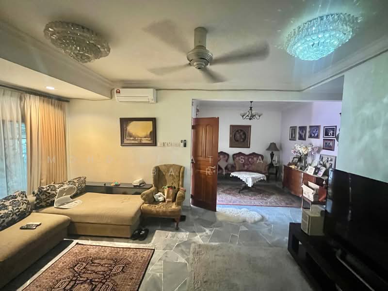 2-storey Terraced House for Sale in Usj 2 (Subang Jaya) - Mohd Aizat Saiful Bahri - Living Room - PropertyGuru.com.my