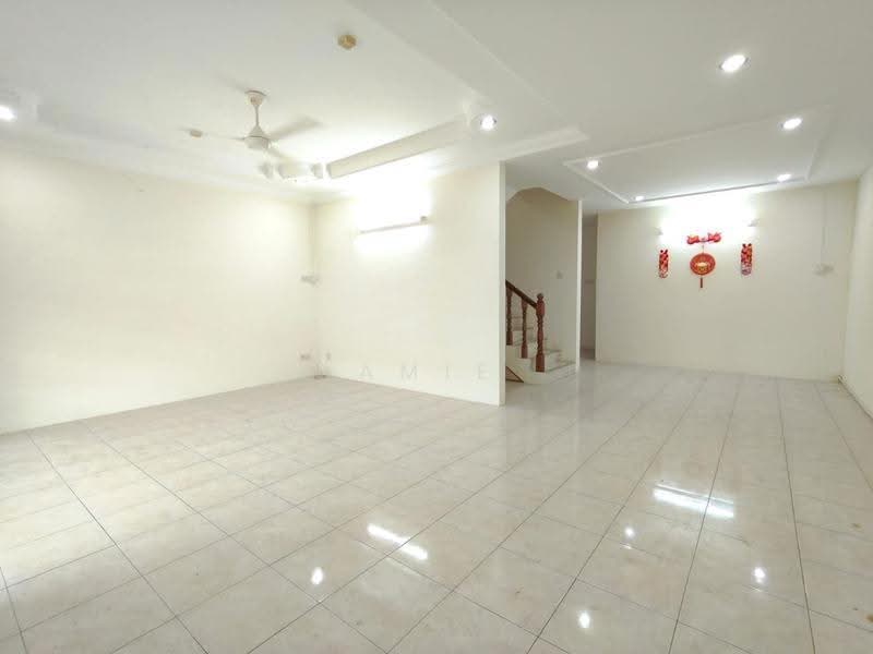 Rumah Teres 2-Tingkat untuk Dijual di Taman Arkid (Menglembu) - Amie Chong - Living Room - PropertyGuru.com.my