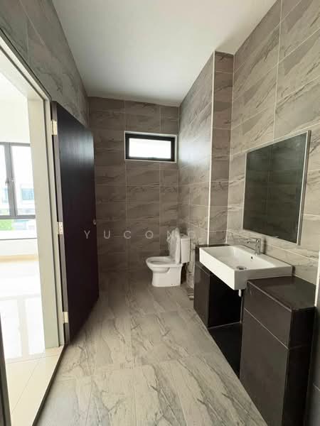 Cluster House for Sale in Taman Glenmarie (Johor Bahru) - Yucong . - Bathroom - PropertyGuru.com.my