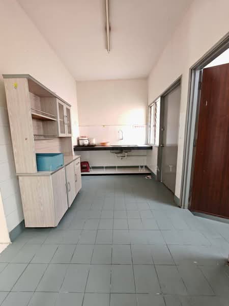 2-storey Terraced House for Sale in Taman Puncak Jalil (Seri Kembangan) - Izzati Mat - Kitchen - PropertyGuru.com.my