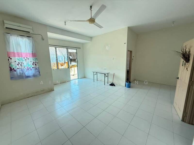 Rumah Teres 2-Tingkat untuk Dijual di Taman Klebang Bayu (Ipoh) - Ainsley Thong - Living Room - PropertyGuru.com.my