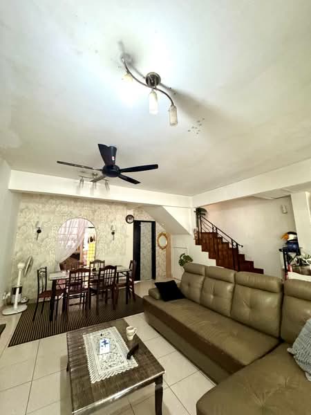 2-storey Terraced House for Sale in Taman Puncak Kinrara (Bandar Kinrara) - Izzati Mat - Living Room - PropertyGuru.com.my