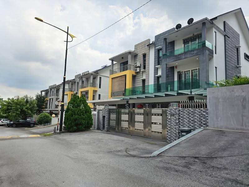 Semi-Detached House for Sale in Taman Saujana Suria (Kajang) - Francis Thee - PropertyGuru.com.my