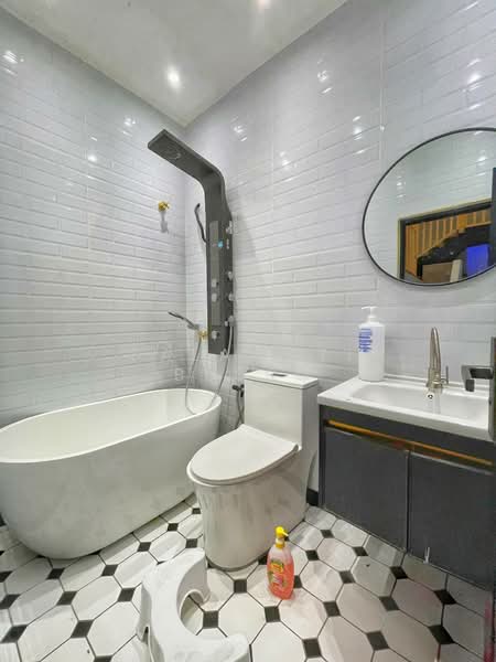 2-storey Terraced House for Sale in Bandar Nusaputra (Puchong) - Salawati Busro - Bathroom - PropertyGuru.com.my