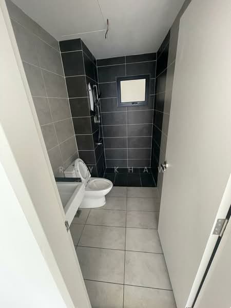 Servis Apartment untuk Dijual di M Oscar - Roy Khaw - Bathroom - PropertyGuru.com.my