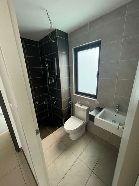 Servis Apartment untuk Dijual di M Oscar - Roy Khaw - Bathroom - PropertyGuru.com.my