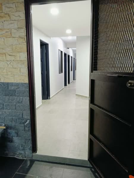 Rumah Teres 1 Tingkat untuk Dijual di Taman Century (Johor Bahru) - Sky Tan - Corridor - PropertyGuru.com.my