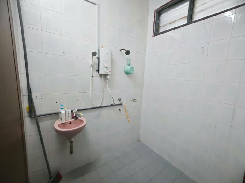 Rumah Teres 1 Tingkat untuk Dijual di Taman Ungku Tun Aminah (Skudai) - Jeff Lee - Bathroom - PropertyGuru.com.my